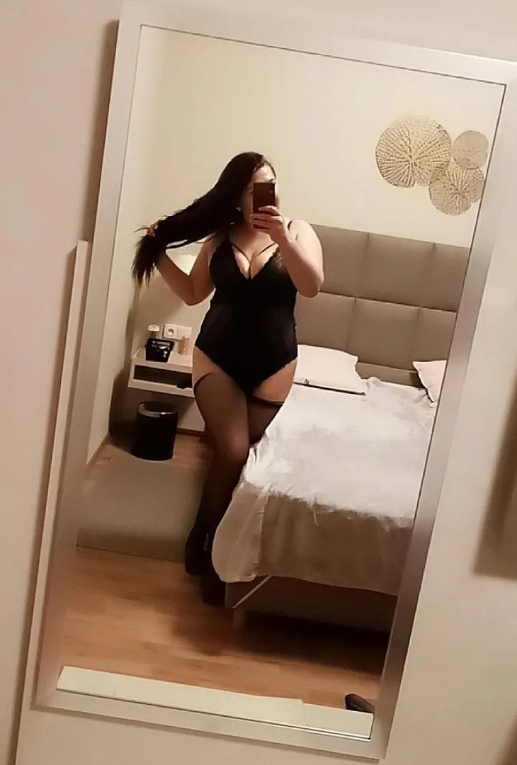 Lennka escort Praha